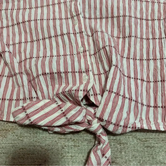 Red and white striped button up with tie front size medium - Picture 4 of 10